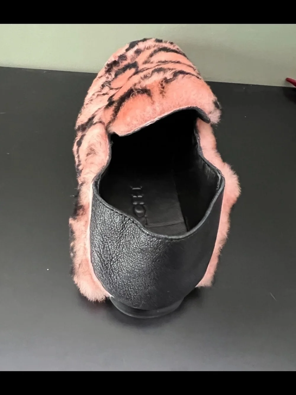 COACH SIGNATURE SHEARLING LEATHER SLIPPERS  PINK AND BLACK   SIZE 6B